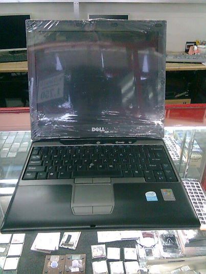 Notebook Dell Latitude รุ่น D400 มี Wifi (ราคาถูก 3,900 บาท)