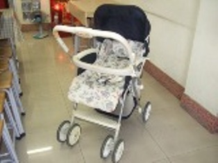 Buy stroller and car seat with a large number are imported from Japan.