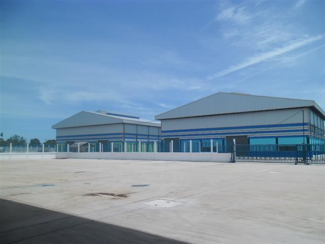  Factory, warehouse for rent Settlement near Bang Muang Rd. 24 km. Samut Prakan Size 540-8500 sq m Floor loading up to 3 tons per sqm., There is ample parking in and out of many. A gated privacy, wide streets, large car in and out easily. Condo fee is 120 baht per month. Contact 0818747106.0813542034