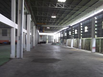  Factory for sale in Chon lake district Chonburi motorway and Amata Nakorn industrial estate area of ​​11 acres in the factory. 2400 sqm with 3 floors of offices transformer 160kva. Basically the weight of 3 tons per sqm. Meters sold 46 million baht.