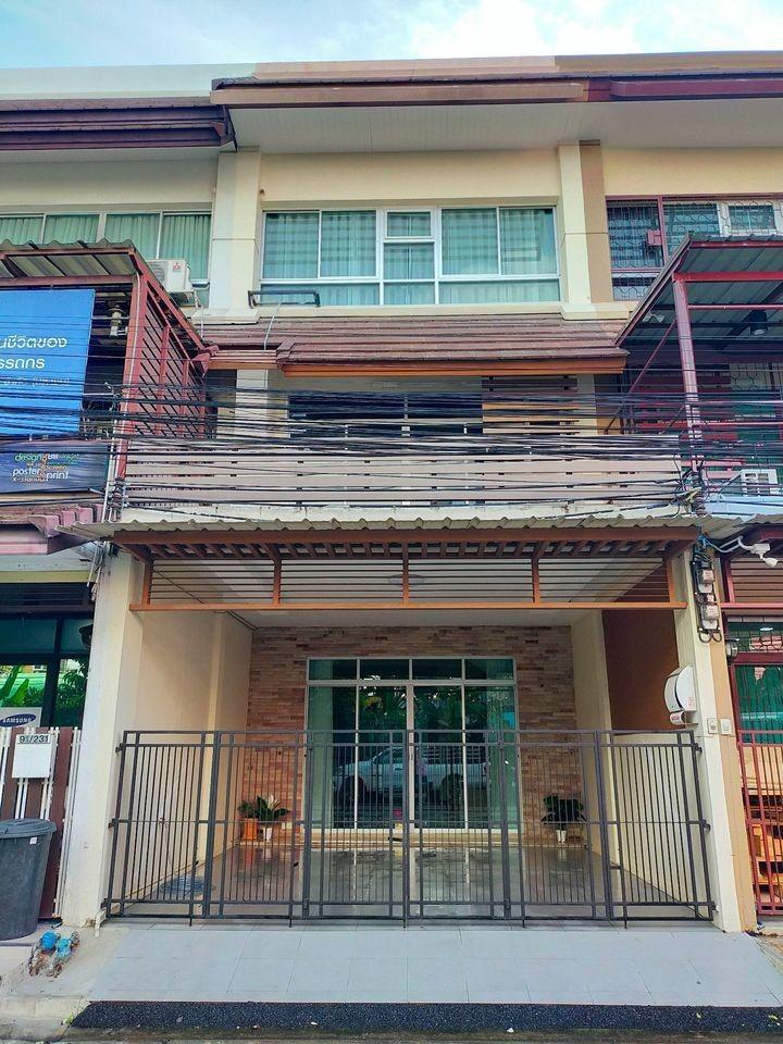 ให้เช่าทาว์นโฮม 3 ชั้น เนื้อที่ 20 ตารางวา 4 ห้องนอน 3 ห้องน้ำ  โครงการ RK Office Park มีนบุรี ถนนสุวินทวงศ์