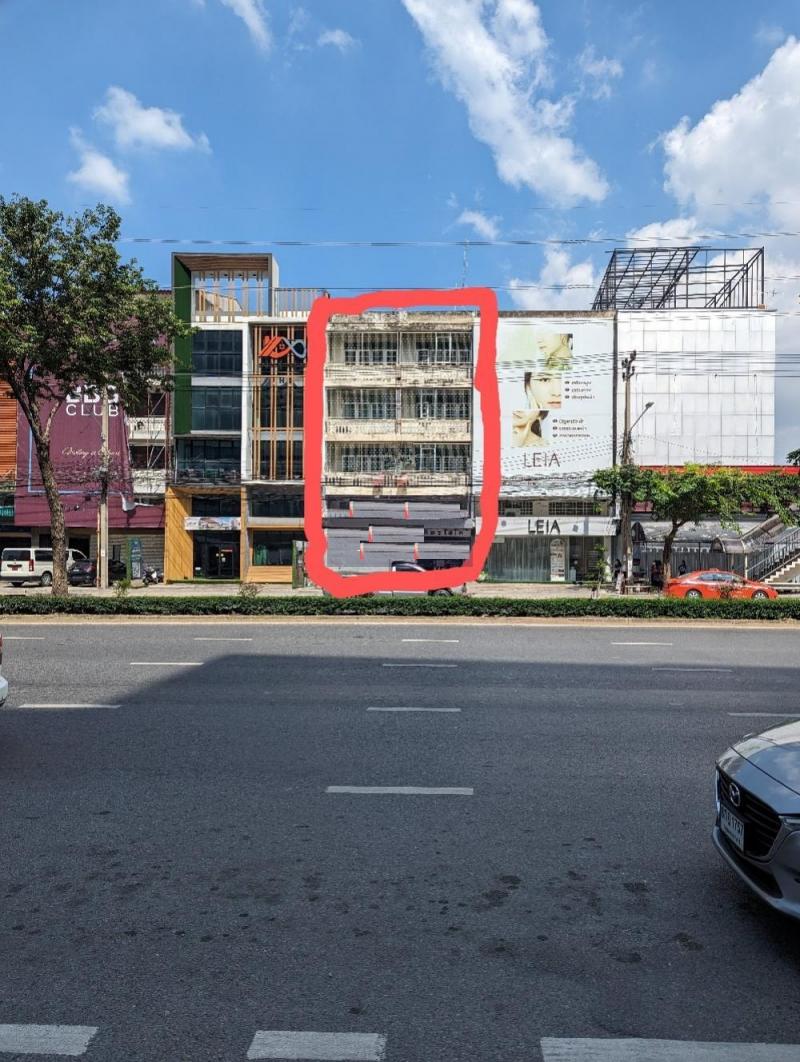 ให้เช่าอาคารพาณิชย์ 4 ชั้น 2 คูหา เนื้อที่ 67 ตารางวา  หน้าตึกจอดรถได้ 3คัน ใกล้สถานี MRT สิรินธร สายสีน้ำเงิน