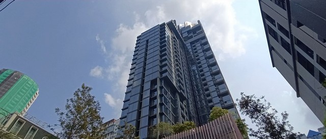 Penhouse Thonglor, original condition. 350 square meters, highest 33rd floor, city view