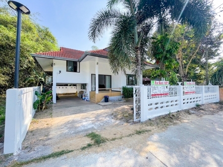 Prepare to meet your new home. That has everything you need, a detached house in a shady atmosphere on Koh Samui.