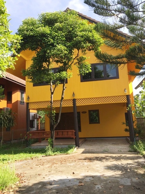 ใหม่ นิมิตรใหม่ 25-35 ตรงปก!  3-4นอน  ตลาดหทัยมิตร 2.1กม. จอดรถ5คัน เฟอร์ครบ! ให้เช่าบ้านไม้ไทย 2ชั้น 205ตร.ว3น้ำ 3แอร์ หทัยราษฏร์