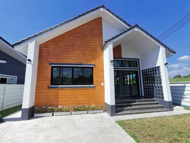 ขายบ้าน 2นอน2น้ำ 56ว. 1.79ล. ฟรีโอน ตลาดเจดีย์แม่ครัว ต.แม่แฝกใหม่ อ.สันทราย เชียงใหม่#ดีไลท์โฮมเจดีย์แม่ครัวบ้านเดี่ยวห้องนอนใหญ่​ บนที่ดิน​ 56​ ตร.ว. พื้นที่ใช้สอย​ 88​ ตร.ม.กว้าง​ 6x4​ เมตร​ขนาด​ 2​ ห้องนอน​ 2​ ห้องน้ำ​ 1​ ห้องโถง​1​ ห้องครัว​ 2​ ที่จอดรถวางผังฮวงจุ้ยอย่างดี  วัสดุ SCG/มอก. ทั้งหลัง มีของแถมและบริการหลังการขายมากมายรับประกันสูงสุด 10 ปี- รับประกันงานสถาปัตย์