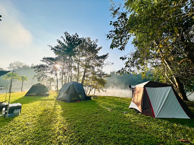 ขายรีสอร์ท ติดแม่น้ำแควน้อย ทองผาภูมิ กาญจนบุรี 250 เมตร และ ติดลำห้วย 200 ม. 5 ไร่กว่าๆ วิวสวย หน้าน้ำกว้างมาก  พร้อมดำเนินกิจการต่อได้เลย