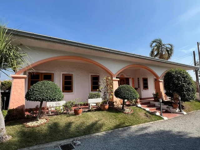 บ้าน 6 หลัง พร้อมสระว่ายน้า บนที่ดิน 1 ไร่ 2 งาน ตั้งอยู่่เทพประสิทธิ์