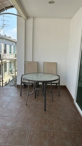 ให้เช่าทาวโฮม4 ชั้น  ใกล้ไฟฟ้า MRT สายสีม่วง สถานีแยกนนทบุรี 1 หมู่บ้านไพลินปาร์ค ซอยรัตนาธิเบศร์ 28 ติดเซ็นทรัลรัตนาธิเบศร์ สำนักงาน