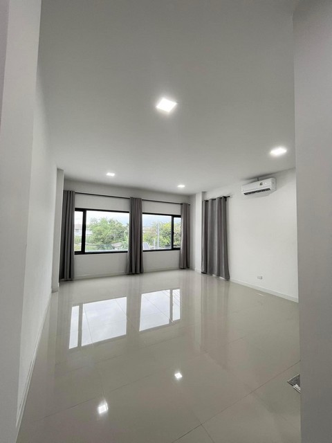 P226 ขาย ให้เช่า สำนักงาน ออฟฟิศ 3 ชั้น ถนนลำลูกกา คลอง 4 ซอยไสวประชาราษฎร์ 23 ซอยร่วมสุข เดินทางสะดวก