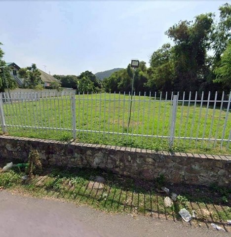 TEL : 092-288 9359 Ms. DanitaLine : https://line.me/ti/p/yxo92dHWP1ขายที่ดินเปล่าประมาณ 323 ตรม.มีรั้วรอบล้อม ทำเลดีมากอยู่ฝั่งเดียวกันกับทะเล ใกล้ทะเลบางพระ ใกล้ตลาดน้ำบางพระ ใกล้สวนสาธารณะเทศบาลบางพระ ห่างจากตลาดหนองมน บางแสน11กม.ห่างตัวเมืองศรีราชา5กม. สามารถสร้างบ้าน,คอนโด,โรงแรมได้ อยู่ถนนสุขุมวิทในซอยแถววัดเขาบางพระ ศรีราชา ชลบุรี F-A14 