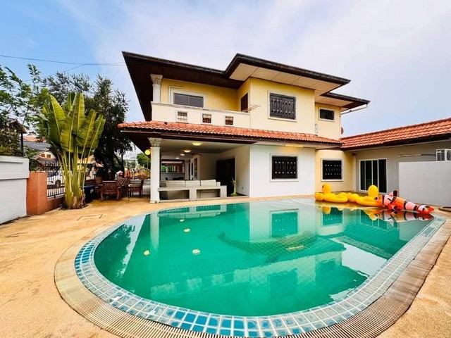 ให้เช่าพูลวิลล่าหลังใหญ่ 7 ห้องนอนใกล้ทะเลจอมเทียนโลเคชั่น : ชัยพฤกษ์ 1 ตำบลหนองปรือ  อำเภอบางละมุง ชลบุรี