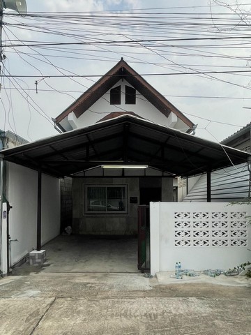 ขายบ้าน2ชั้น 32ตรว. 3นอน2น้ำ 1.999ลบ. ฟรีโอน ของแถม บ.วรุณนิเวศน์ ต.แม่เหียะ อ.เมือง เชียงใหม่ขายบ้านอยู่ในซอย หมู่บ้านวรุณนิเวศน์ ต.แม่เหียะ อ.เมือง จ.เชียงใหม่ลดราคาเหลือ 1,999,999 ล้านบาท ฟรีค่าโอนในซอยกาดวรุณ ก่อนถึงแยกแม่เหียะใกล้สนามบินเชียงใหม่ ขนส่งแม่เหียะ บิ๊กซีแม่เหียะ โลตัสหางดง เซ็นทรัลพล่าซ่าเชียงใหม่แอร์พอร์ต ใกล้ตลาด ร้านค้าเดินทางเข้าออกสะดวก - ขนาด