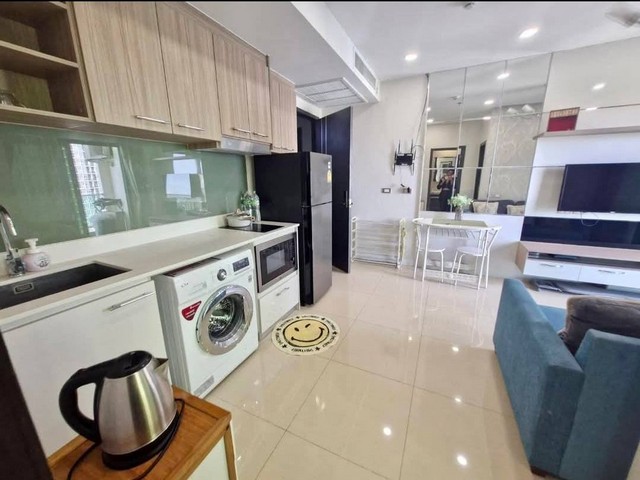 AOM 1554For rent Dusit Grand View CondoIn Jomtien second road - 1 bedrooms - 1 bathroom - 15 floor 36 sq.m Rent 15,000 baht 2 months deposit, 1 month advance payment, annual contractShort term 3-6 months, price 18,000 baht, 1 month deposit, 1 month in advanceให้เช่าคอนโดดุสิตแกรนด์วิวถนนจอมเทียนสาย2- 1 ห้องนอน - 1 ห้องน้ำ- ชั้น 15 พื้นที่ 36 ตรม.ค่าเช่า 15,000 บาท มัดจำ 2 เดือน ล่วงหน้า 1 เดือน สัญญารายปีระยะสั้น 3-6 เดือน ราคา 18,000 บาท มัดจำ 1 เดือน ล่วงหน้า 1 เดือนติดต่อขอรูปและรายละเอียดเพิ่มเติม  สนใจนัดชมสถานที่จริงContact คุณต๋อม 081-925-2443   คุณต
