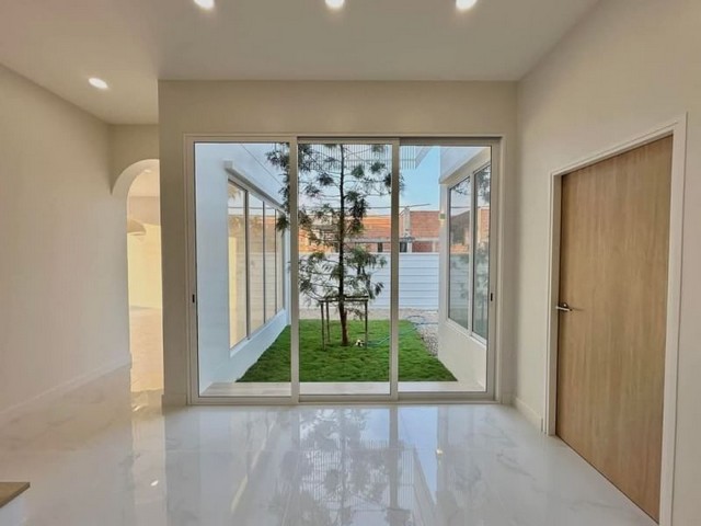 บ้านสร้างใหม่ สไตล์โมเดิร์นมินิมอล ท่าวังตาล สารภี