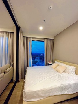 TEL : 092-288 9359 Ms. DanitaLine : https://line.me/ti/p/yxo92dHWP1คอนโดศรีราชา คีน เซ็นเตอร์ ศรีราชา35 ตรม.ชั้น 31 สูงไม่มีตึกบล็อควิว1 ห้องนอน 1 ห้องน้ำ เฟอร์นิเจอร์ครบ มีให้พร้อมทุกอย่าง แม่บ้านฟรี สัปดาห์ละ 2 ครั้ง ไม่ต้องจ่ายค่าส่วนกลางเพิ่มเติมส่วนกลางดีมาก ถึงดีที่สุดในย่านศรีราชาสระว่ายน้ำชั้นบนสุดแบบ infinity มองวิวทะเลสิ่งอำนวยความสะดวก- ลิฟท์- ที่จอดรถ- การรักษาความปลอดภัย 24 ชั่วโมง- ประตูอาคาร