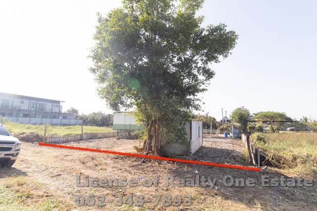 M 9075ขายที่ดิน ต.คูบางหลวง อ.ลาดหลุมแก้ว ปทุมธานี ถมแล้ว ราคาไม่แพงรายละเอียด•เนื้อที่ 150 ตรว. ถมแล้ว รูปแปลงสี่เหลี่ยม •ผังสีม่วง(อุตสาหกรรม และคลังสินค้า) / หน้ากว้างประมาณ 19 เมตร ลึก 36 เมตร •หันทิศตะวันออกเฉียงเหนือ•ราคานี้พร้อมโอน=====ราคา 1,200,000 บาท (พร้อมโอน)=====สถานที่ใกล้เคียง•เข้าซอยคูขวางไทย ปากซ.ที่ทำการกำนันวิรัตน์ (ถ.ลาดหลุมแก้ว)•ตลาดนัดแฟคคอมราคาถูกขนาดน