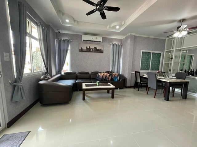 AOM 1563บ้านให้เช่าพัทยาค่ะ เขาน้อย  40 ตรม. 3 ห้องนอน 3 ห้องน้ำ 1 ห้องครัว  ห้องดูทีวี  ที่จอดรถประตูรีโมท จัดสวนหน้าบ้าน   สระว่ายน้ำฟรี ห้องครัวใหญ่ ตู้เย็น เครื่องดูดฝุ่น เครื่องใช้ไฟฟ้าครบ  35,000บาท มัดจำ2เดือน ล่วงหน้า 1เดือน  สัญญาปี ไม่รับสัตว์เลี้ยงทุกชนิดไม่อนุญาตให้สูบบุหรีกัญขาในบ้าน ติดต่อขอรูปและรายละเอียดเพิ่มเติม  สนใจนัดชมสถานที่จริงContact คุณต๋อม 081-925-2443   คุ