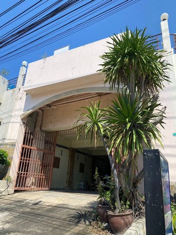 AOM 1562ขายตึก อาคารพานิช เขาพระตำหนัก ซอย5 ทำเลดี6 ห้องนอน6 ห่องน้ำ เนื่อที่ 47 ตรว ตึกสำหรับสายรีโนเวิด ขายตามสภาพ เหมาะทำพูลวิลล่าให้เช่าทำเลดี ใกล้ทะเลแหล่งนักท่องเที่ยวชาวต่างชาติขายราคา 22 ล้าน ราคาสามารถต่อรองคุยกันได้ ใกล้แหล่งท่องเที่ยวถนนว๊อคกิ้งสตรีทพัทยาใต้ห้างสรรพสินค้า โรงแรม ร้านค้าโรงเรียนานาชาติธาราร้านอาหาร สวนสาธารณะคนเดินพลุกพล่านราคา