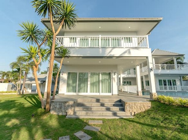 AOM 1559บ้านพูลวิลล่าสุดหรูหรา วิวทะเลบางส่วน และวิวภูเขาราคา 27,950,000พิกัด บางเสร่-พัทยาเนื้อที่ 374 ตารางวาพื้นที่ใช้สอย 608 ตารางเมตร6 ห้องนอน รวมแม่บ้าน 7 ห้องน้ำครัวยุโรป ห้องนั่งเล่น ห้องทานอาหาร ครัวไทย ห้องซักรีดห้องแยกด้านนอกสามารถเป็นห้องอเนกประสงค์ที่จอดรถ 5 คัน ห้องเก็บของแยกต่างหากในโรงรถ  สระว่ายน้ำระบบเกลือ ขนาด13x5m.ระบบสปริงเกอร์ เฟอร์นิเจอร์ครบชุด กล