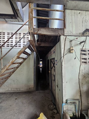 ขายที่ดินพร้อมสิ่งปลูกสร้างหลัง เหมาะสำหรับปลูกบ้านเดี่ยว