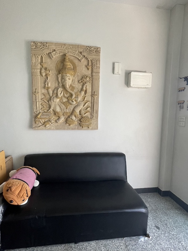 BH3337 ให้เช่าบ้านเดี่ยว 2 ชั้น ซอยลาดปลาเค้า 62 (หมู่บ้านสุขนที)  สนใจติดต่อ Agent : คุณบัวโทร: 093-6464597 Line: Bua093