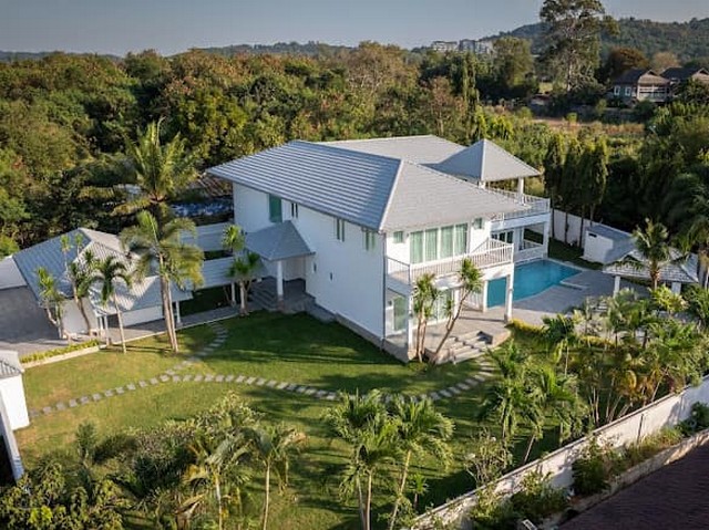 ขายบ้านพูลวิลล่าสุดหรูหรา วิวทะเลบางส่วน และวิวภูเขาพิกัด บางเสร่-พัทยา  สัตหีบ ชลบุรี