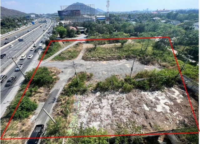 TEL : 092-288 9359 คุณดนิตาLine : https://line.me/ti/p/yxo92dHWP1ขายที่ดินแปลงสวย ติดถนนเลียบมอเตอร์เวย์ จ.ชลบุรีขาเข้า - ขาออก ชลบุรี - สาธารณูปโภคครบ ที่ดิน 7-0-0 ไร่ ติดถนนข้าวหลามที่ดินอยู่ติดถนน เลียบมอเตอร์เวย์ ขาออกจาก ถนนข้าวหลามบางแสน หน้ากว้างติดถนนประมาณ 130 เมตร เป็นเขตพื้นที่ สีส้มอ่อนจุด ขาว รองรับการพัฒนาขยายเมืองเสนอราคา ไร่ล่ะ 12,000,000 บาท (ทั้งหมด 7 ไร่) ถ้าแบ่ง แบ่งขั้นต่ำ 4 ไร่. ( รวมภา