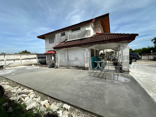 ขายบ้านเดี่ยว  106.2 ตร.วา หมู่บ้านทิพย์นคร สวนธน  ซอยประชาอุทิศ76 แยก5  ใกล้ทางด่วนเส้นกาญจนาภิเษก   ZTK147