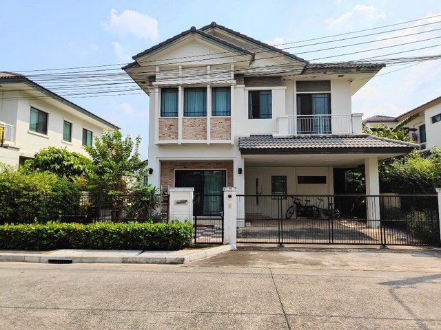 LV52982 ให้เช่า หมู่บ้านมัณฑนา เลค วัชรพล ถนนสุขาภิบาล 5 ทำเลดี บ้านสวย เฟอร์ครบ พร้อมอยู่ราคาเช่า : 60,000 บาท/เดือน (เช่าขั้นต่ำ  1 ปีื ประกัน 2 เดือน ล่วงหน้า 1 เดือน : รวมจ่าย 3 เดือนก่อนเข้าอยู่)ที่ตั้ง : สุขาภิบาล 5 ซอย 63/2 ถนนสุขาภิบาล 5 เขตคลองสามวา กรุงเทพฯ 10510ชื่อโครงการ : มัณฑนา เลค วัชรพล / Mantana Lake Watcharapolรายละเอียด :- บ้าน 2 ชั้น - เนื้อที่ 62 ตารางวา - พื้นที่ใช้สอย 240 ตร.ม.- 3 ห้องนอน - 3 ห้อง