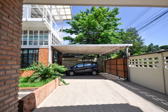 บ้านชั้นเดียว และโฮมออฟฟิต สไตล์โมเดิร์น โซนรวมโชค