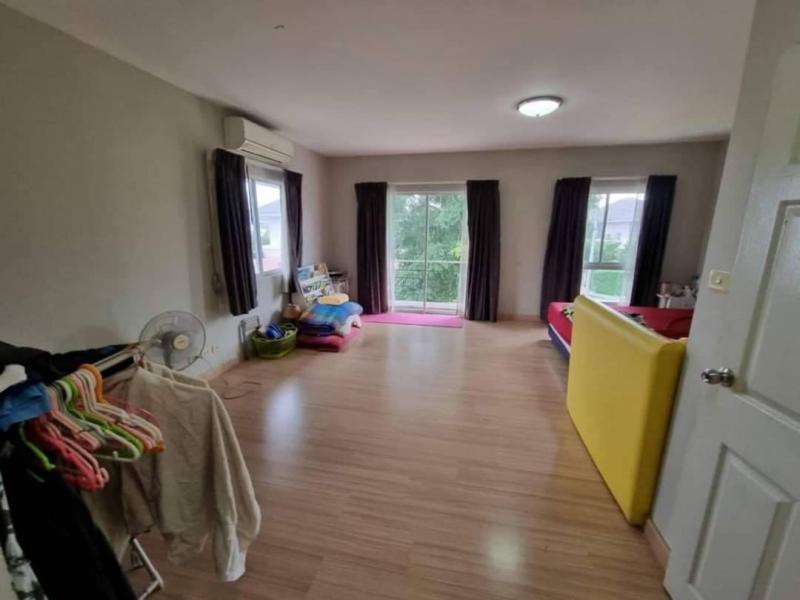 ลดราคาขายด่วน 3.9 ล.เท่านั้น​ 165.5 ตรว. 4 นอน 4 น้ำ กาญจน์กนกวิลล์ หัวมุม มีลำเหมืองกั้นบ้าน ซื้อรีโนเวทอยู่เองหรือปล่อยเช่าก็ได้ค่ะ