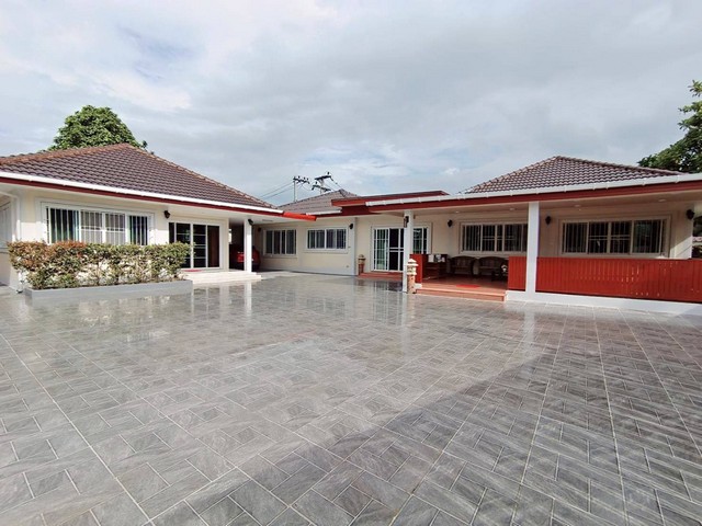 ขายบ้านสไตล์พูลวิลล่าพร้อมเฟอร์นิเจอร์ เข้าอยู่ได้เลย อำเภอแม่ริม จังหวัดเชียงใหม่ ใกล้เมืองเชียงใหม่และเดินทางสะดวกสบาย ที่สำคัญ น้ำไม่ท่วม*** ราคา 6.9 ล้านบาทรายละเอียดบ้าน-บ้านสไตล์พูลวิลล่า 3 หลังในพื้นที่เดียว-ขนาดที่ดิน 151 ตร.ว.-รวมทั้งหมด 4 ห้องนอน 5 ห้องน้ำ-บ้านกว้างขวาง โปร่งสบาย-เฟอร์นิเจอร์ครบ พร้อมเข้าอยู่สถานที่ใกล้เคียง-โรงพยาบาลนครพิงค์-แม็คโ