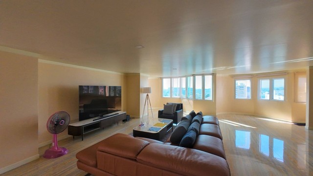 ขายคอนโดมิเนียม นครพิงค์ เชียงใหม่-ชั้น 15 อ.เมือง เชียงใหม่ - ขนาดใหญ่ 138.5 ตร.ม.- วิวสวย บรรยากาศดี ห้องกว้าง ราคาเพียง 5,200,000 บาท (ราคาต่อรองได้โดยตรงกับเจ้าของ)  รายละเอียดห้อง - 1 ห้องนอน - 2 ห้องน้ำ - ห้องโถงกว้างขวาง - เฟอร์นิเจอร์ครบ พร้อมเข้าอยู่ ทำเลทอง ใกล้ทุกสิ่งที่คุณต้องการ - ใกล้ห้างเมญ่า -ใกล้ย่านนิมมาน - สามารถเดินไปห้างหรือย่านนิมมานได้สะดวก - วิวรอบด้านของ