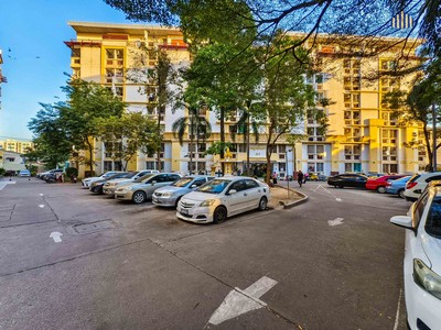 ราคานี้หาไม่ได้อีก! คอนโดสตูดิโอ The Square บางใหญ่ ชั้น 5 รีโนเวทใหม่ ทาสีเรียบร้อย 22.29 ตร.ม. พร้อมอยู่.ที่ตั้งโครงการ: The Square บางใหญ่, นนทบุรีแผนที่: https://maps.app.goo.gl/FUU7Rv3EZ7jRSSsb6.รายละเอียดห้องชุด:- ขนาดห้อง: 22.29 ตร.ม.- อาคาร A1 ชั้น 5- ห้องสตูดิโอ กว้าง โปร่ง โล่ง สบาย- ทาสีใหม่ สภาพเหมือนมือ 1.จุดเด่นของทรัพย์:- ราคาต่ำกว่าตลาด ลงทุนคุ้ม อยู่เองก็ดี ปล่อยเช่าก็ง่าย- ทำเลทอง ใกล้รถไฟฟ้าและเซ็น