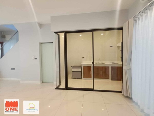 ให้เช่าทาวน์โฮม 3 ชั้น รามอินทรา 65 ใกล้รถไฟฟ้า รีโนเวทใหม่