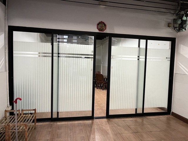 ให้เช่าทาวน์เฮ้า 2 ชั้น อยู่ใกล้สถานีรถไฟฟ้าสายสีแดง (วัดเสมียนนารี)