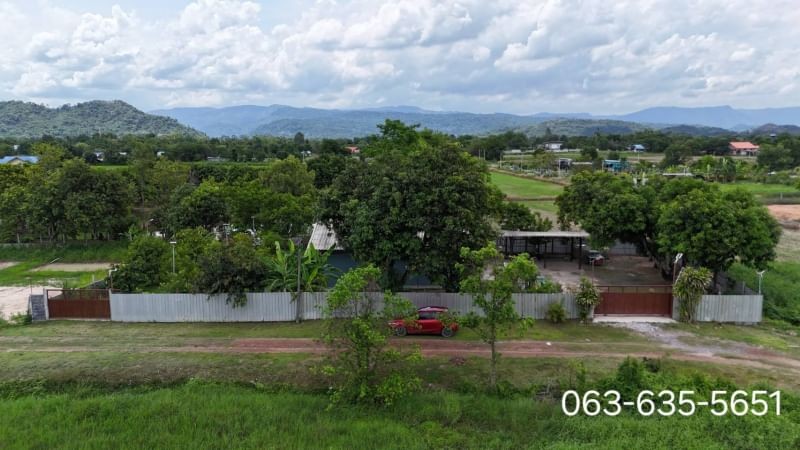 บ้านสวนใกล้แมคโครนครนายก 2 ไร่ 3 งาน 4.8 ล้าน ลดเหลือ 4.5 ล้านคุ้มสุดๆ!!! บ้านสวยและสวนผลไม้พร้อมเก็บกินหิ้วกระเป๋าเข้าอยู่ได้เลยที่ตั้ง ต.เขาพระ อ.เมืองนครนายก เนื้อที่รวม 2 ไร่ 3 งาน แบ่งเป็นเนื้อที่ในโฉนด 2 ไร่ และเช่าวัด 3 งานปีละ 3 พันขายยกแปลง 4.8 ล้านฟรีโอนมีส่วนที่เป็นโฉนด นส.4จ. ครุฑแดงเป็นชื่อเจ้าของโอนกรรมสิทธิ์ได้ที่สำนักงานที่ดิน 2 ไร่ และเช่าที่วัด 3 งานโอน