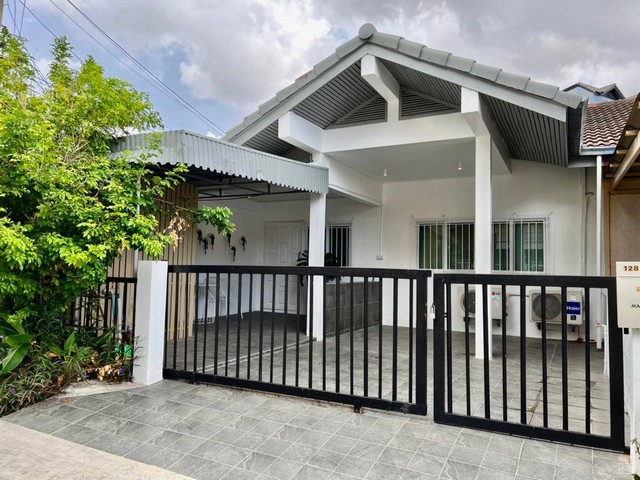 AOM 1568บ้านให้เช่าฝั่งทะเล ใกล้บัวขาว  บ้านพร้อมดูวันที่12 ม.ค. 68ใกล้ห้าง ใกล้ทะเล ใกล้Walkingสัญญารายปีซอยเฉลิมพระเกียรติ 10/1ราคาเช่า 20,000 ต่อเดือนให้เช่าบ้านชั้นเดียว พิกัดซอยเฉลิมพระเกียรติ10/1ไกล้ซอยบัวขาว2 ห้องนอน1 ห้องนั่งเล่น1 ห้องครัว1 ห้องน้ำลานจอดรถ มีแอร์ 3 เครื่องตู้เย็น ไมโครเวฟเครื่องซักผ้า เตาแก๊ส ทีวีไม่รับสัตว์เลี้ยงค่าเช่า20,000 บาทต่อเดือนมัดจำ 40,000 บาทOne house