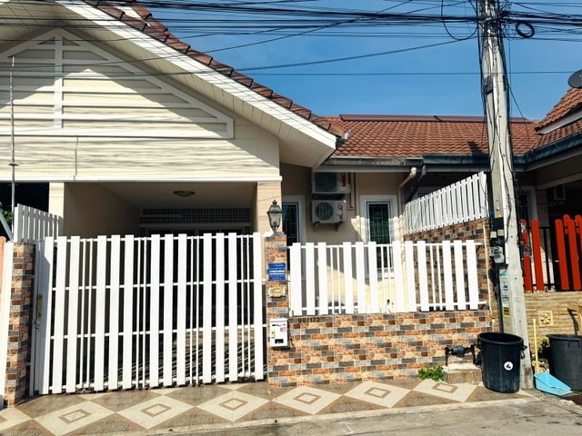 AOM 1567Vายด่วน พร้อมคนเช่า 18,000  เดือน Vาย 2.79  เนื้อที่ 25 ตรว. 2 ห้องนอน 2 ห้องน้ำคชจ . โอน คนละครึ่ง หมู่บ้านดี ทำเลดี โชคชัย 7  ซอยเขาน้อย  บ้านเยื้องกับสระว่ายน้ำ เข้าออกสะดวก หลายทางโครงการมี รปภ ปลอดภัย และ มีสระว่ายน้ำติดต่อขอรูปและรายละเอียดเพิ่มเติม  สนใจนัดชมสถานที่จริงContact คุณต๋อม 081-925-2443   คุณต๋อย 086-542-7078LINE 081-925-2443   LINE 086-542-7078 อสังหาริมทรัพย์ ยินดีรับฝากขาย-เช่า อสังหาริมทรัพย์