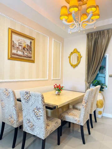 หมู่บ้านดี ทำเลดี โชคชัย 7  ซอยเขาน้อย   บ้านเยื้องกับสระว่ายน้ำ