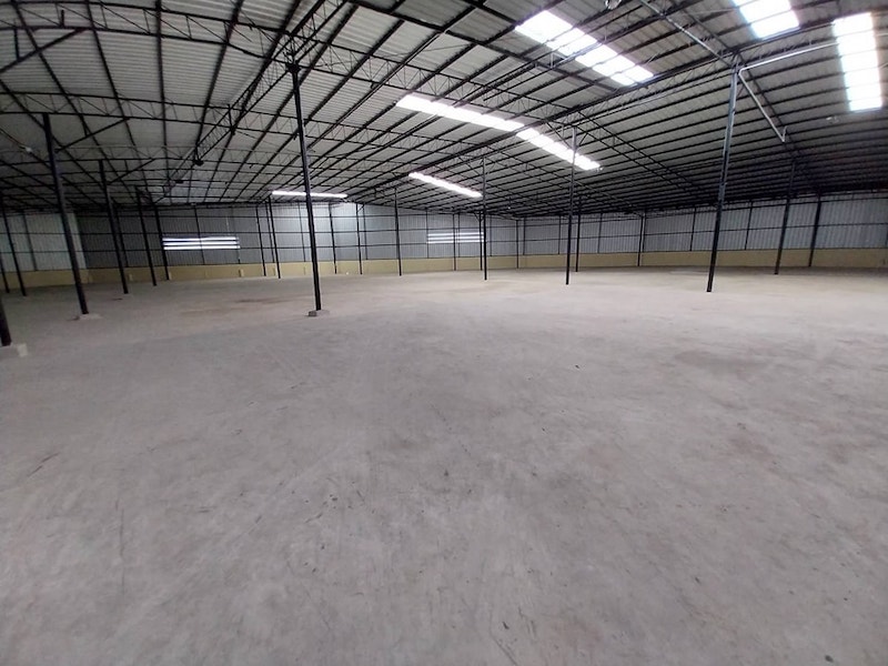 BST393 ให้เช่าโกดัง คลังสินค้า พื้นที่โชว์รูม ติดถนนใหญ่ 8 เลน ถ.ติวานนท์ ทำเลดี ใกล้สนามบินดอนเมือง และ นิคมอุตสาหกรรมบางกะดี ปทุมธานี 