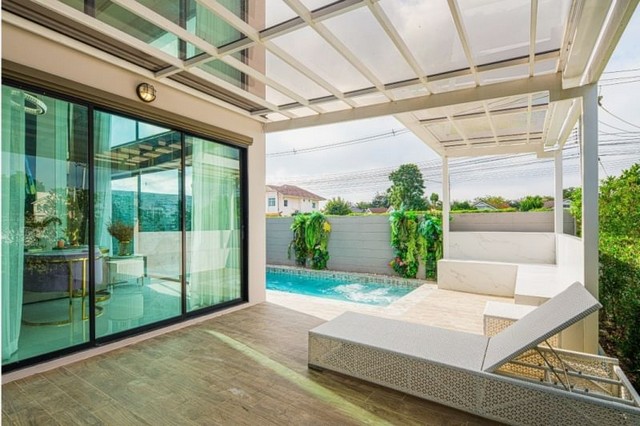 พูลวิลล่าสร้างใหม่ 3 ชั้น ในโครงการ ดีไซน์หรู หางดง 