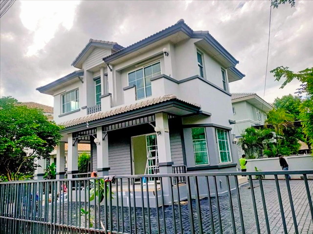 ทำเลดี  3 นอน 2 น้ำ 64 ตร.วา.คุ้มเกล้าาตัดใหม่ สุวินทวงศ์ ตลาดจตุจักรคุ้มเกล้า 3.6 กม บ้านเดี่ยว 2 ชั้น หลังมุม รีโนเวทใหม่ทั้งหลัง มีเฟอร์ 