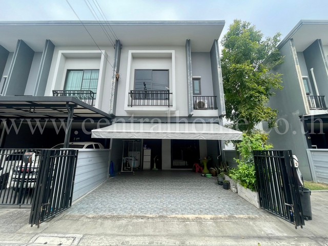 ทาวน์โฮม หมู่บ้าน บริทาเนีย เมกะทาวน์ - บางนา หลังริม