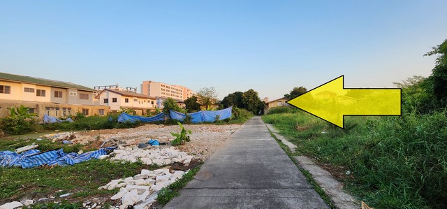 ขายที่ดินเปล่าพหลโยธิน-สะพานใหม่ ขายเท่าราคาประเมิน ราคาดีหายากเลยจ้า ราคา 28  ล้านบาท ( ตรวละ 54,085.37 บาท)( มีเนื้อที่ดิน 1-1-17.7 ไร่ )ขายที่ดินในซอยถนน พลโยธิน 1 ไร่กว่าๆ ขายเท่าราคาประเมิน ใกล้ตลาดสะพานใหม่ เหมาะ ปลูกบ้าน ทำออฟฟิศ หรือซื้อเก็บไว้เก็งกำไรได้ที่ตั้ง:   ซอย พหลโยธิน  แขวงอนุสาวรีย์ เขตบางเขน กรุงเทพมหานคร 10220ขายที่ดินในซอยพหลโยธิน ย่านสะพานใหม่ เนื้อที