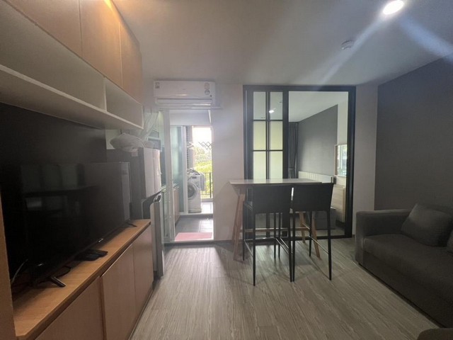 ขายคอนโด Regent Home Sukhumvit 97/1 for sale 1.55 MB(ใกล้ BTS บางจาก,ทางด่วน สุขุมวิท 62 หน้าคอนโดมี 7-11 , ร้านก๋วยเตี๋ยว ร้านกาแฟ ใกล้ ตลาดฯ)คอนโดสูง 8 ชั้น มี 6 อาคาร สร้างมาประมาณ 5 ปี ส่วนกลางมี สระว่ายน้ำ ฟิตเนส สวน เข้า - ออก อาคารต้องใช้คีร์การ์ด ล็อคชั้น)ห้องมุม 28 ตรว. ชั้น 2 ตึก A (คอนโดสูง 8 ชั้น )ขายพร้อมเฟอร์ ตกแต่งครบ พร้อมเครื่องใช้ไฟฟ้าเหมาะซื้อลงทุนปล่อยเช่า หรืออยู่เอง===========ขาย 1.55 ลบ  ค่าโอน