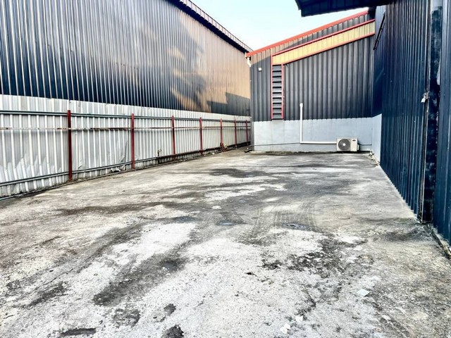 ให้เช่าโกดัง ซอยลาดพร้าว83 ขนาด200 ตรม. 120ตร.วา  ใกล้ MRTสายสีเหลือง ลาดพร้าว83