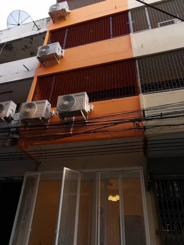 BRA542 ให้เช่าอาคารพาณิชย์ 5ชั้น เอกมัย สุขุมวิท67  ใกล้ BTS เอกมัย 500 เมตรสนใจติดต่อ : คุณสราวุฒิ Tel. 0994108945 Line : ballwuth อาคารพาณิชย์ 5ชั้น 4ห้องนอน 4ห้องน้ำ ตกแต่งพร้อมอยู่แอร์ 5 เครื่องTV5 เครื่องตู้เย็น 3 เครื่องเครื่องซักผ้า 2 เครื่องเครื่องทำน้ำร้อน 1 ชุดเครื่องทำน้ำอุ่น 3 ชุดเตาไฟฟ้า 1 ชุดราคาเช่า 50,000บาท ต่อเดือนประกัน 3 เดือนและชำระล่วงหน้า 1 เดือนที่ตั้ง สุขุมวิท 65 แขวงพระโขนงเหนื