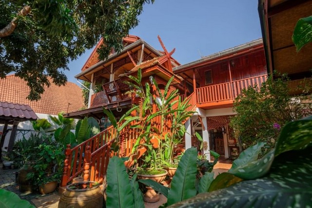 บ้านพักตากอากาศ ไม้สักทอง 2 ชั้น หมู่บ้านลลิษา ท่าวังตาล สารภี